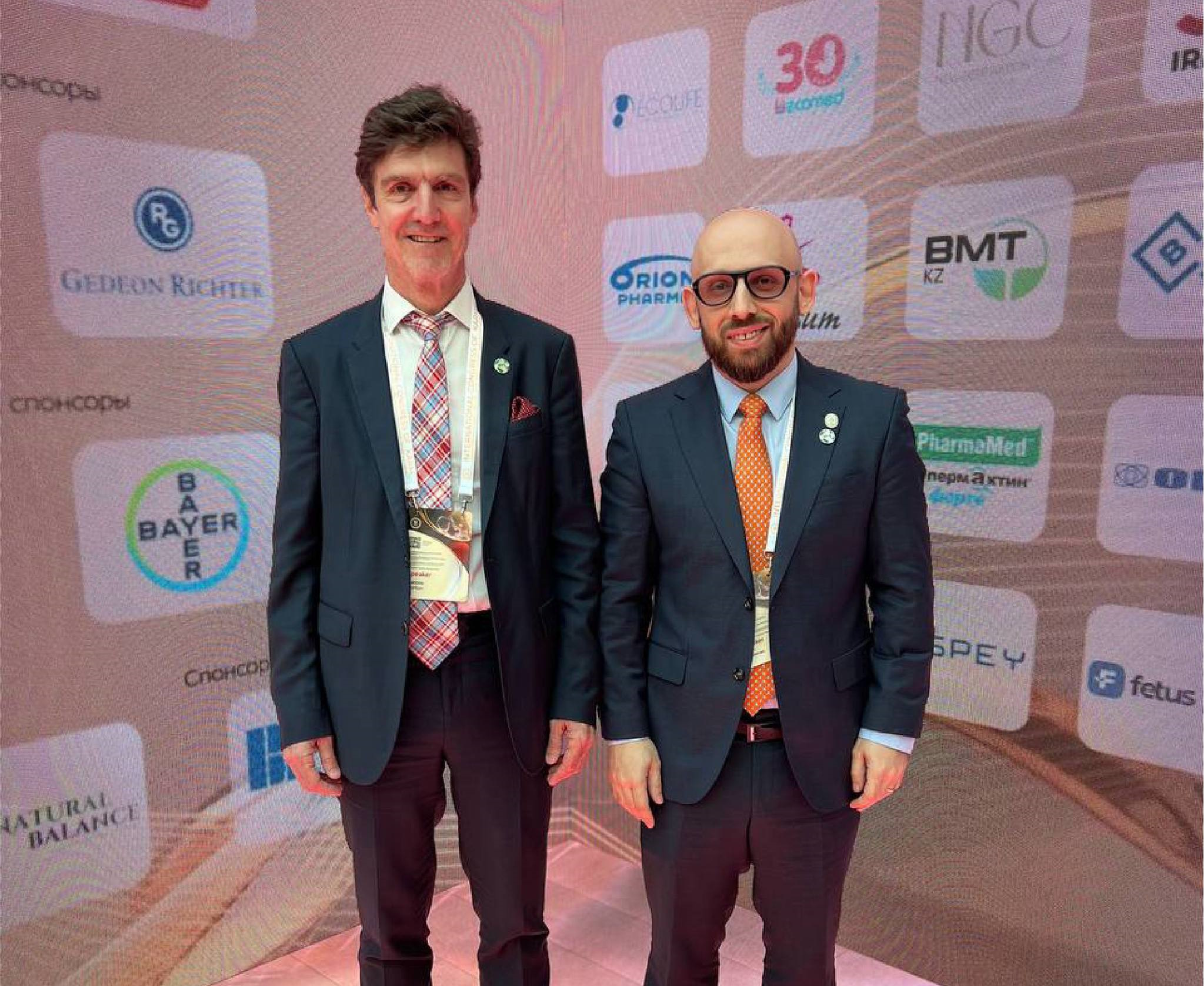 доктор Ярон Гойхман и врач-эмбриогенетик Андрей Куллиев на конференции KARM