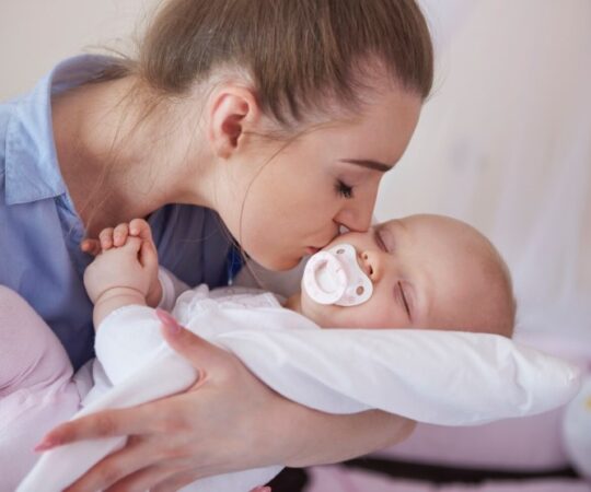 Женская фертильность — это способность организма к зачатию и вынашиванию, зависящая от слаженной работы гормонов, овуляции и состояния матки