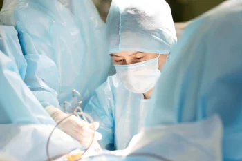 Симптомы миомы: обильные длительные месячные, боли внизу живота и нарушение функции соседних органов — повод для визита к гинекологу в Израильском медицинском центре