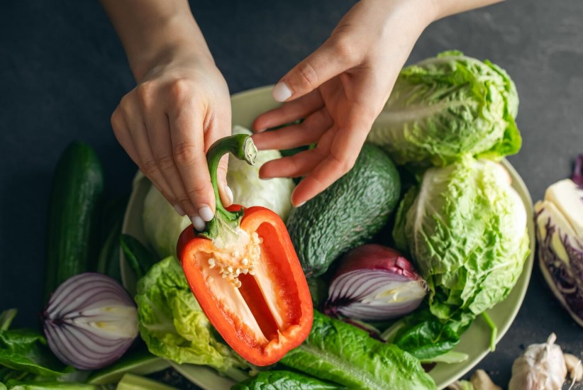 Коррекция рациона в пременопаузе: правильное питание помогает смягчить перепады настроения, уменьшить приливы и поддержать организм во время гормональной перестройки